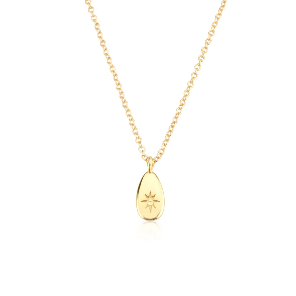 Dainty Oval Star Pendant Necklace Ecuyeres Gold  