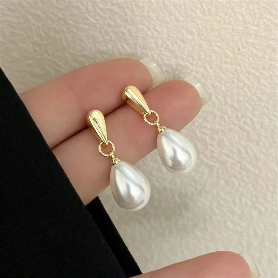 Pearlescent Waterdrop Earrings Earrings Ecuyeres Gold  