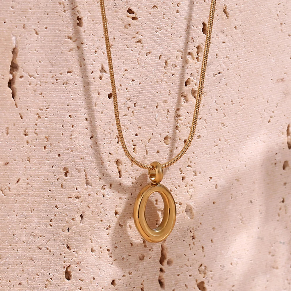 O-Shaped Pendant Necklace Necklace Ecuyeres Gold  