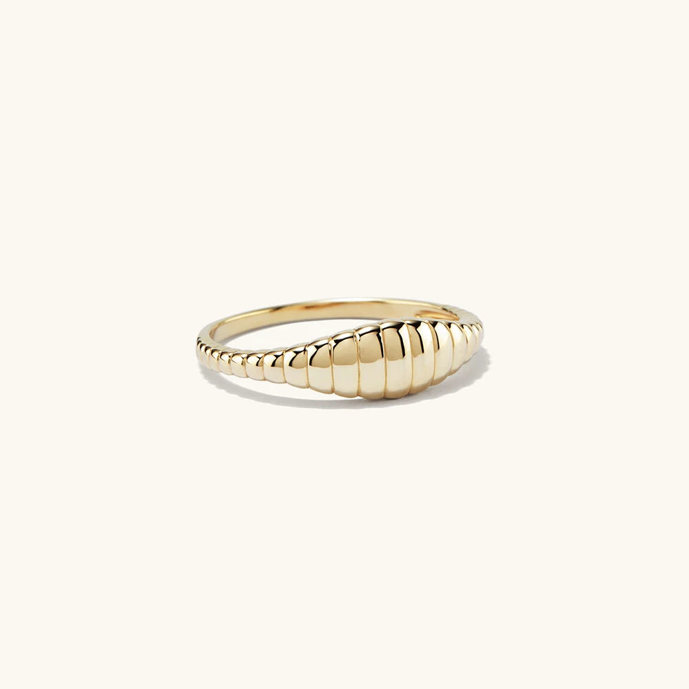 Vintage Gold Ribbed Ring Ring Ecuyeres   