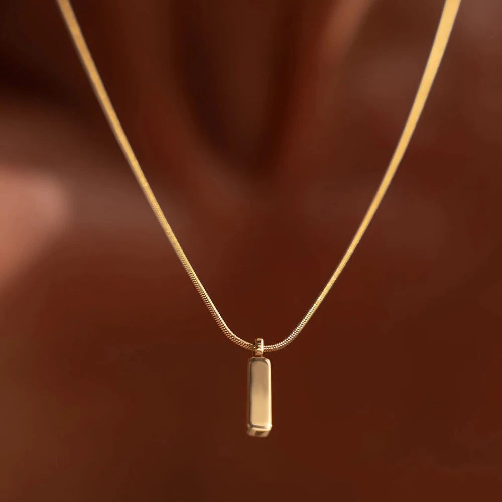 Vertical Bar Pendent Necklace Ecuyeres   