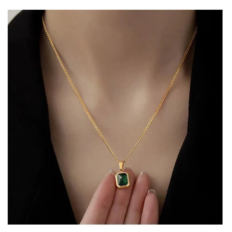 Square Green Pendant Necklace Ecuyeres   