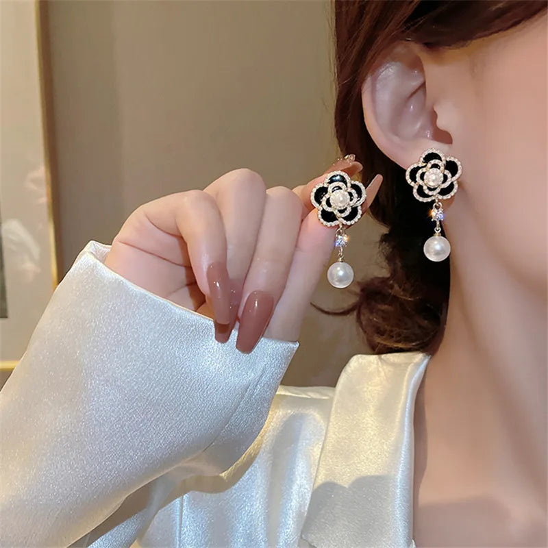 Camellia Pearl Earrings Earrings Ecuyeres   