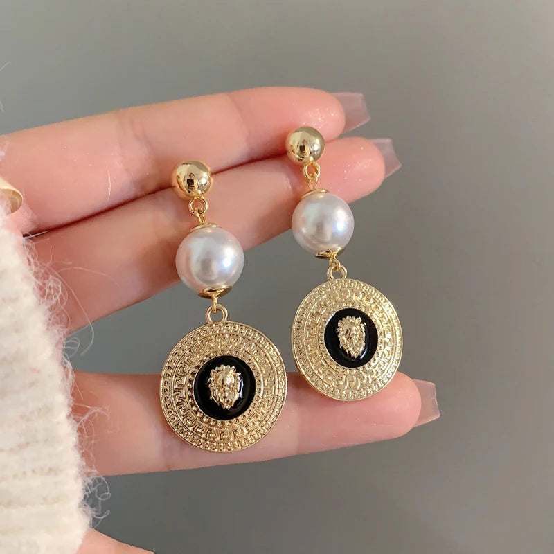 Roman Pearl Drop Earrings Earrings Ecuyeres   