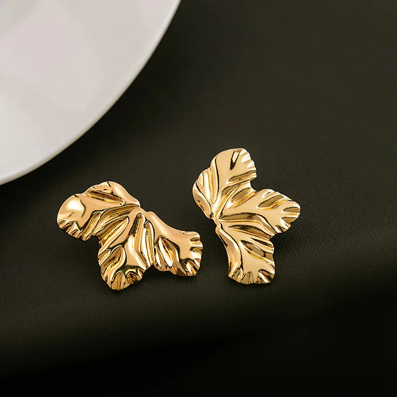 Gold Leaf Petal Earrings Earrings Ecuyeres   